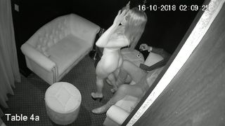 Днем фитнес тренер, ночью стриптизерша.